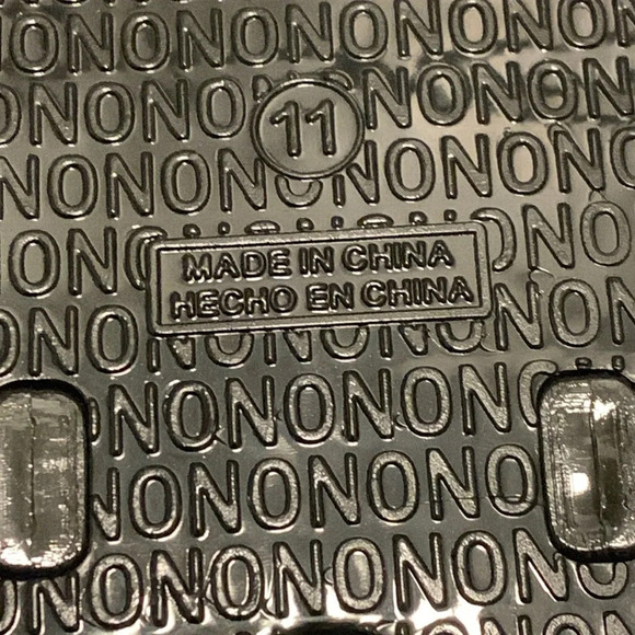 OLD NAVY Shiny‎ Jelly Slide Sandals in Blackjack - Picture 9 of 9